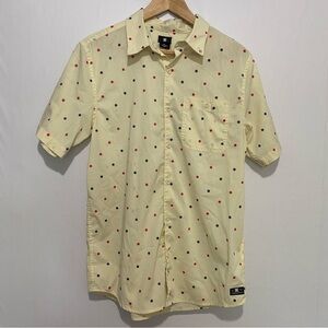 DC Skate Shirt Mens Medium Yellow Star Print Streetwear Casual Top Shortsleeve